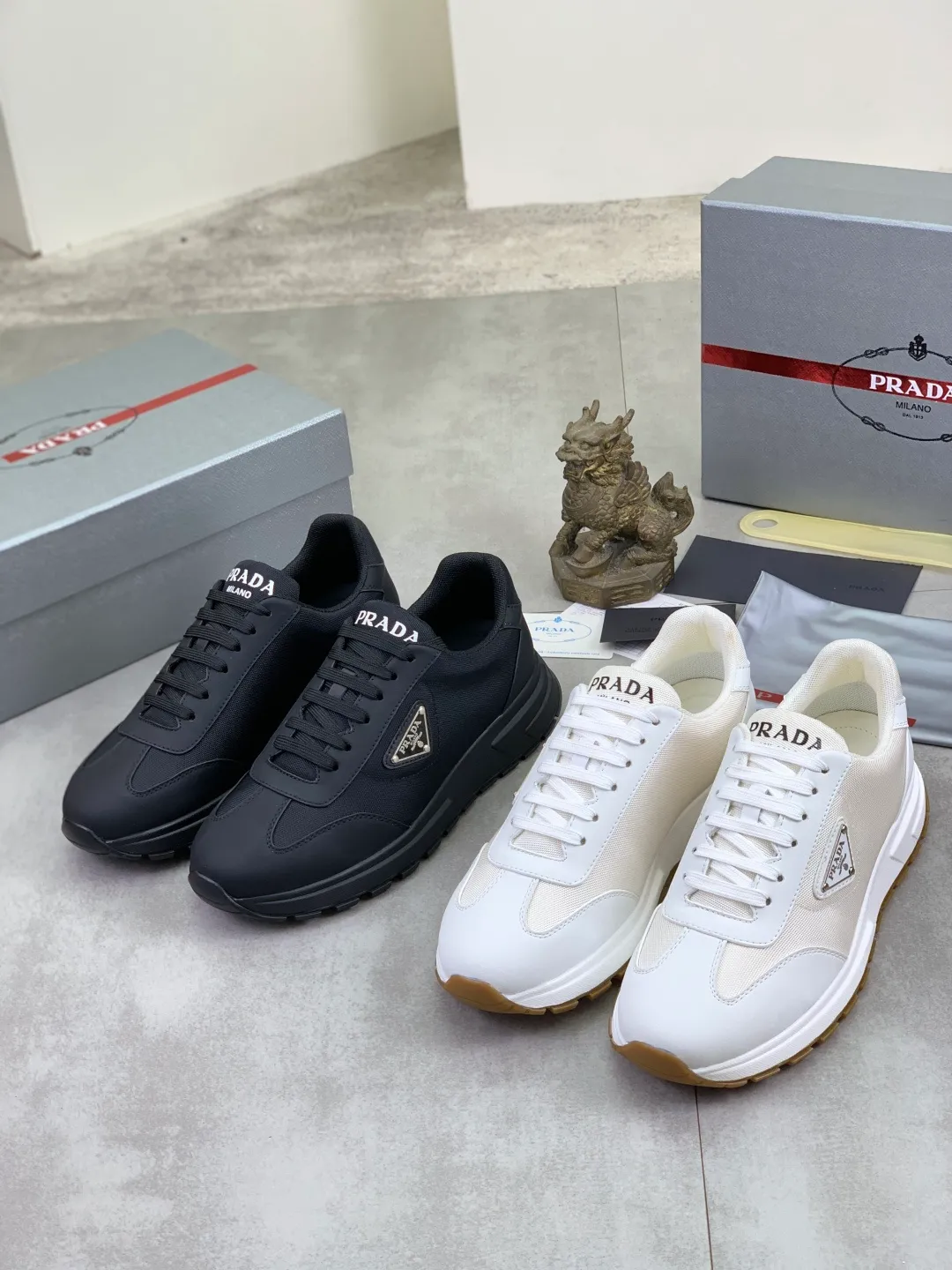 Men's men's shoes P560💰 [Real Price] Popular models are on the official website, 🆘 Trendy brand (Prada) mainly promotes popular models, avant-garde and versatile fashionable men's shoes private version mold opening, cowhide surface splicing 1:1.. Stylish and simple, original imported cowhide lining cowhide feet; the atmosphere and personality are more fashionable, eye-catching and pursuing class. It will subvert the old ideas and be a must-have for fashionistas who want to spend time with you! Must keep it! Tall and comfortable, large and low, high-end quality workmanship. Code number: 38-44 (45 customized) 2️⃣ optional.